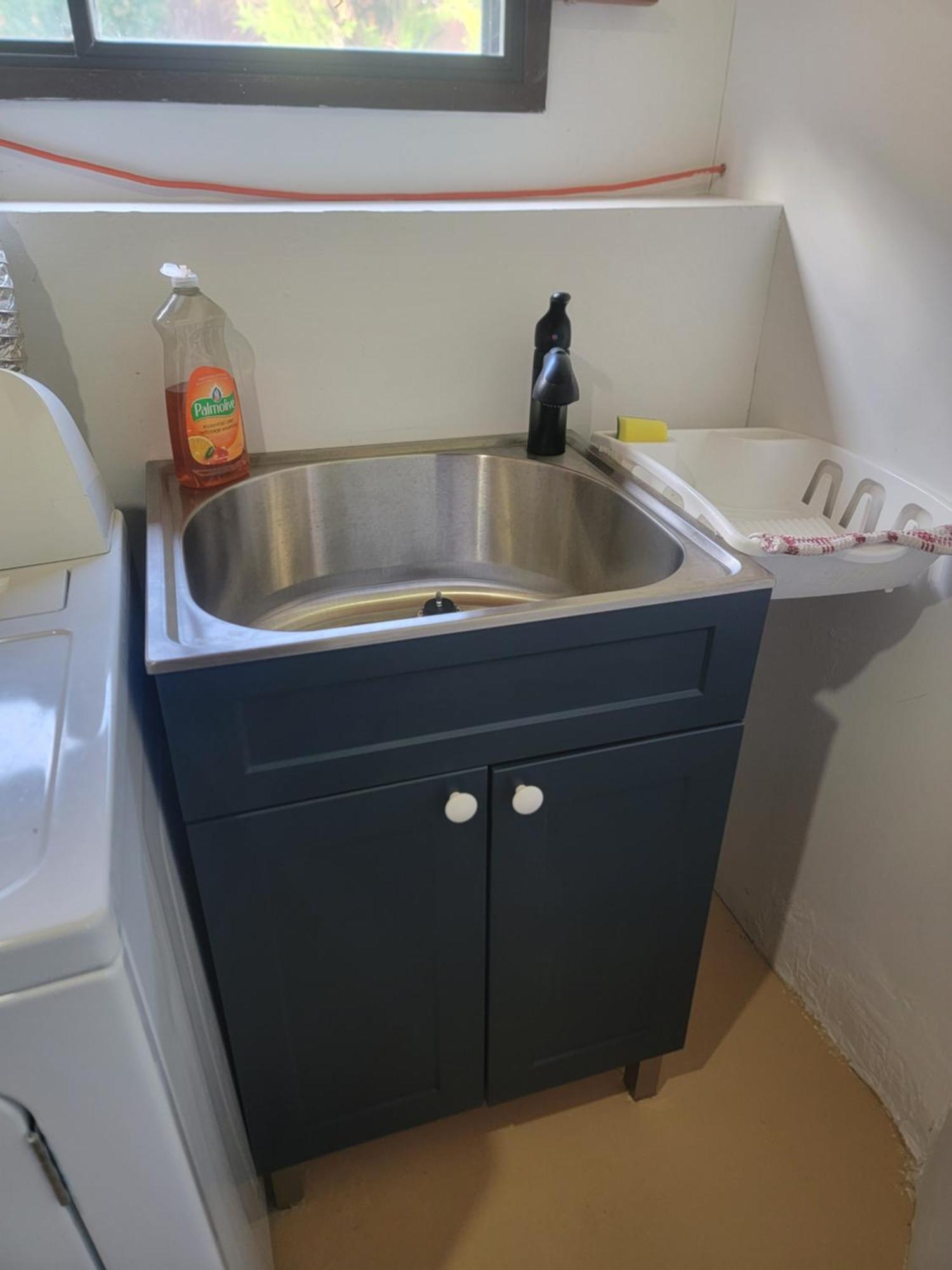 Charming - 2 Bedrooms Suite, 1 Full Bath & Family Kamloops