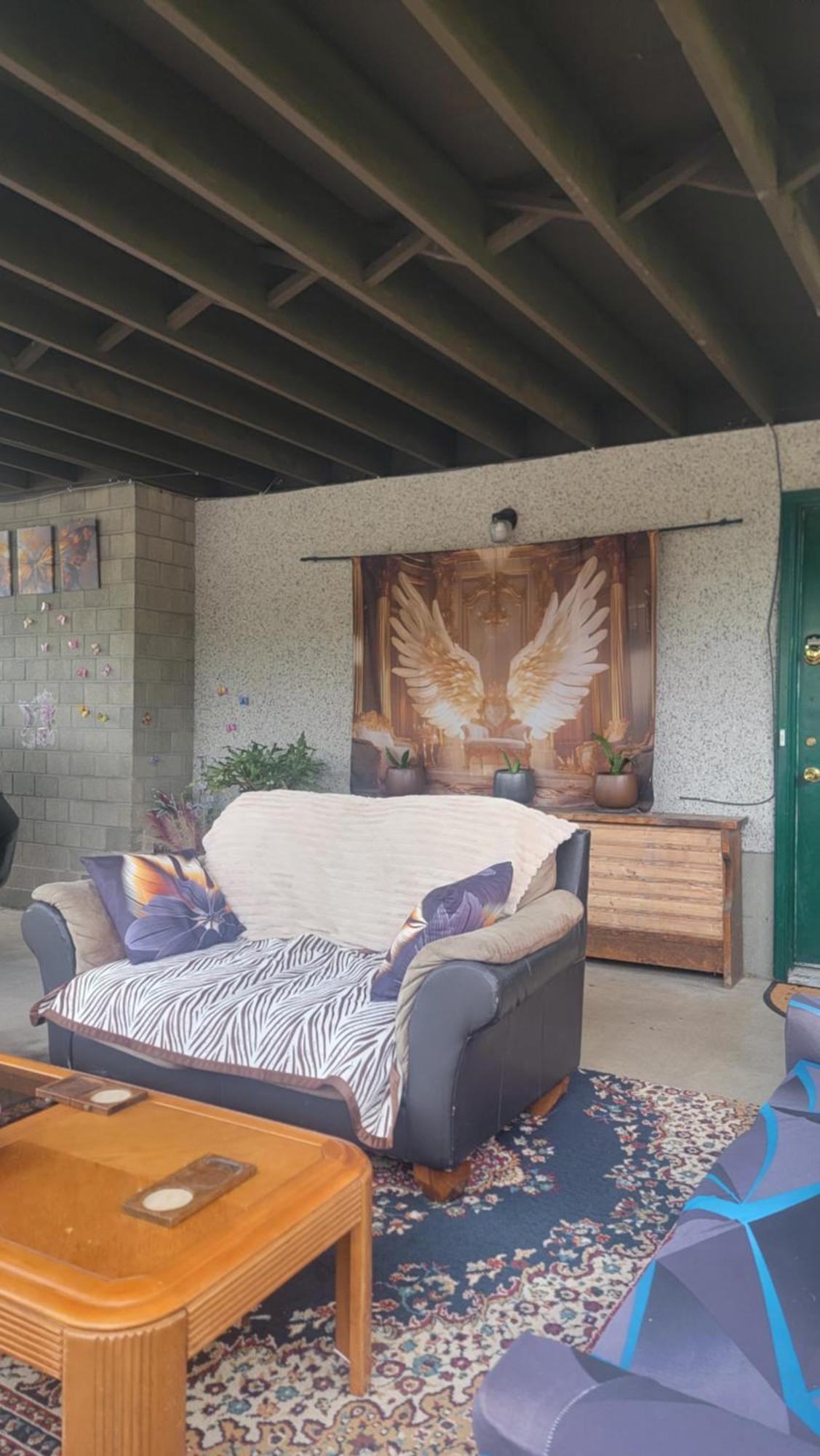 Charming - 2 Bedrooms Suite, 1 Full Bath & Family *