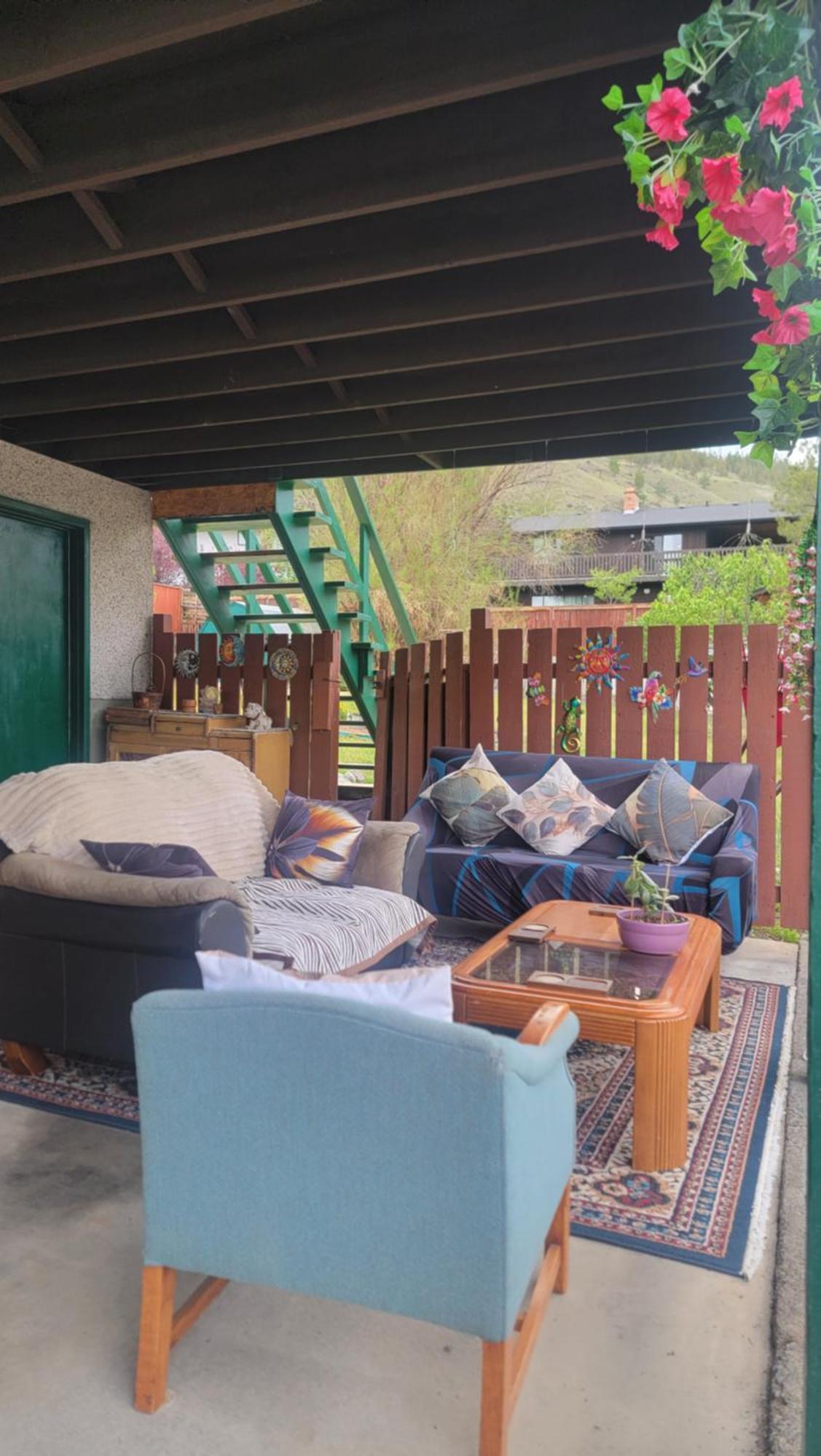 Charming - 2 Bedrooms Suite, 1 Full Bath & Family * Kamloops